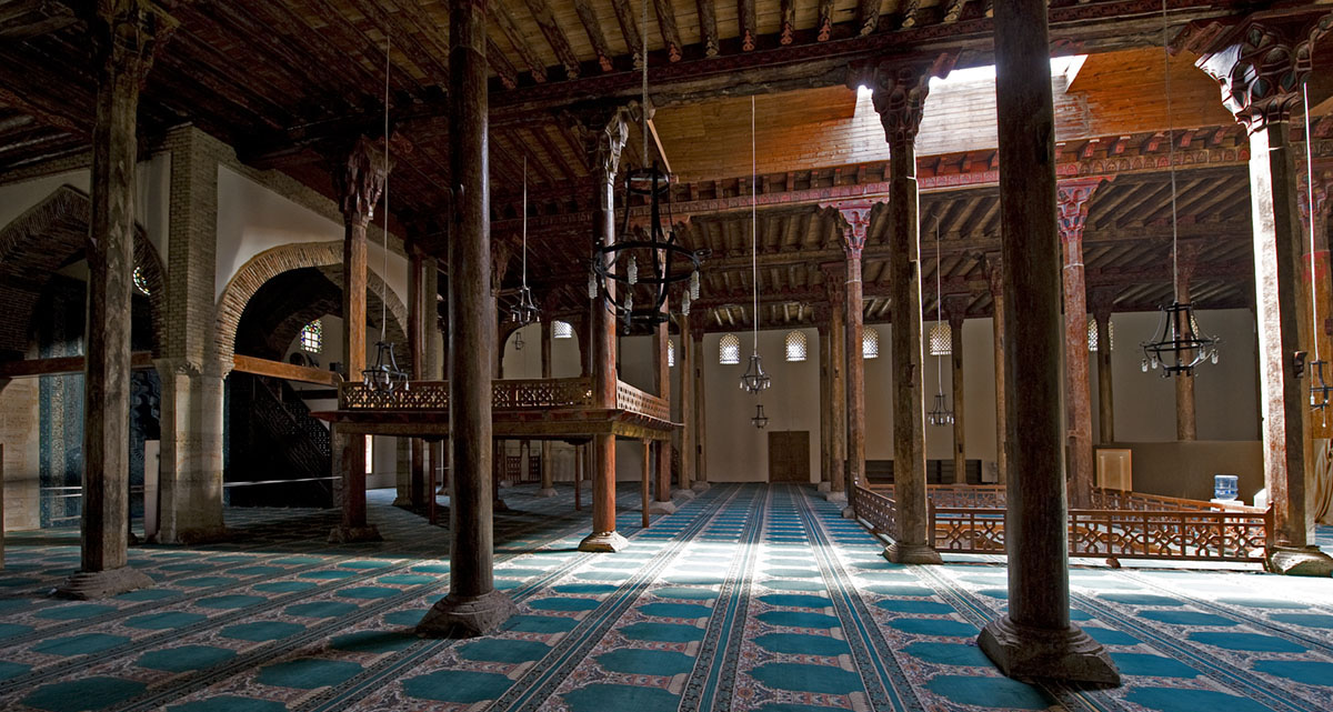 https://www.konyapedia.com/storage/E%C5%9Frefo%C4%9Flu%20Seyfeddin%20S%C3%BCleyman%20Bey%20Camii%20i%C3%A7i.jpg
